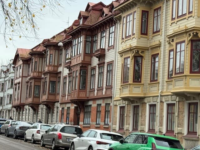 Landshövdingehus med trä- och tegelarkitektur i Göteborg